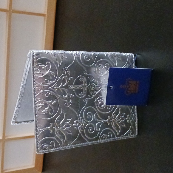 Silver Leathe passport and card holder fit for QUEEN enbossed 90's - Picture 6 of 6